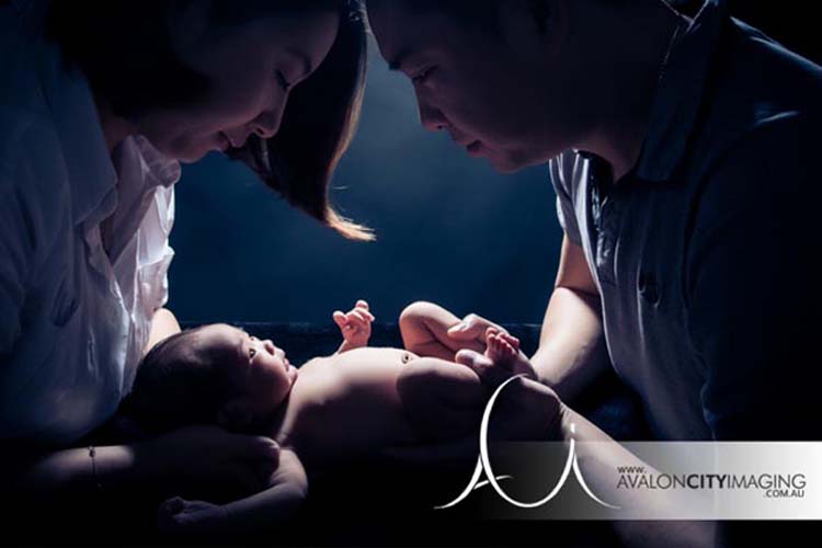 Newborn photography – mum, dad and baby