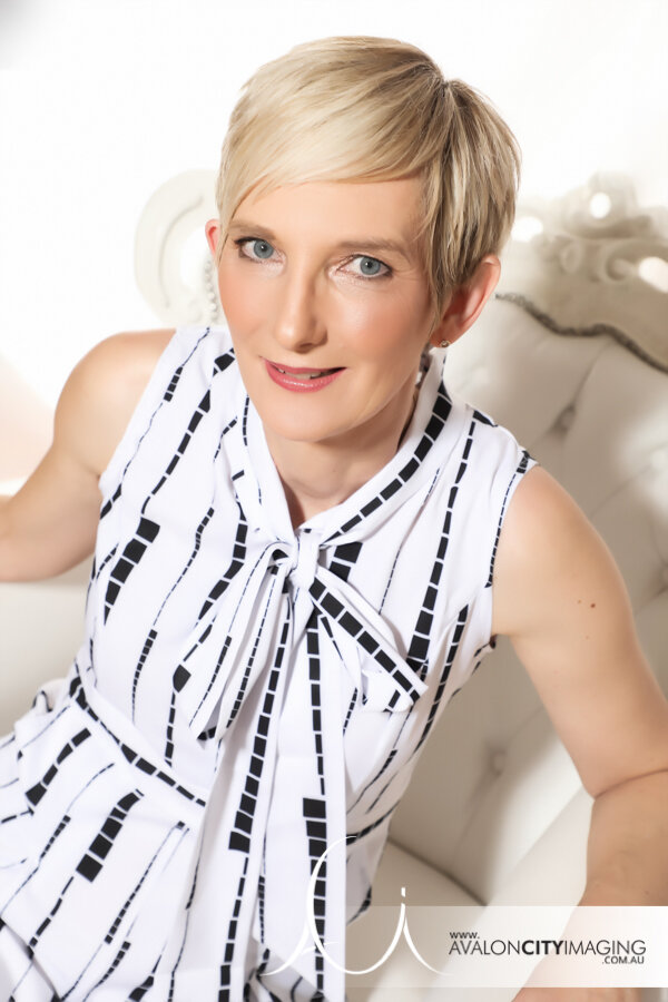 Portrait photo of a beautiful woman with short blonde hair