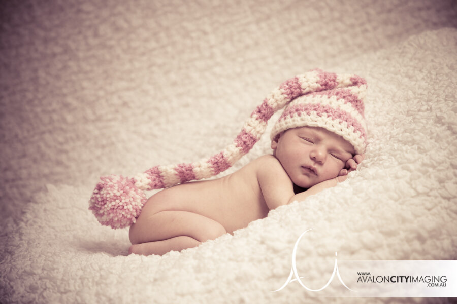 Newborn photography – cute baby posing on wool blanket