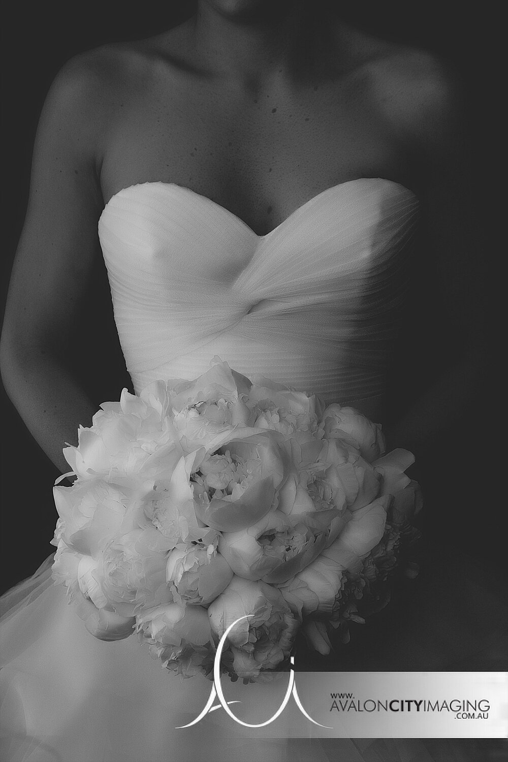 Adelaide wedding photography black and white bride and bouquet