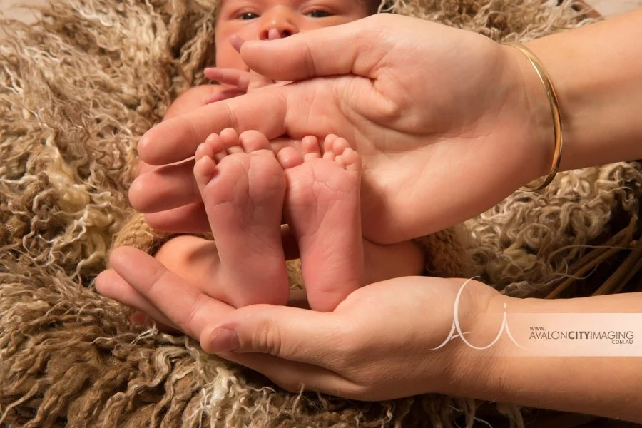 Adelaide Newborn Photography - Newborn baby toes in mums hands