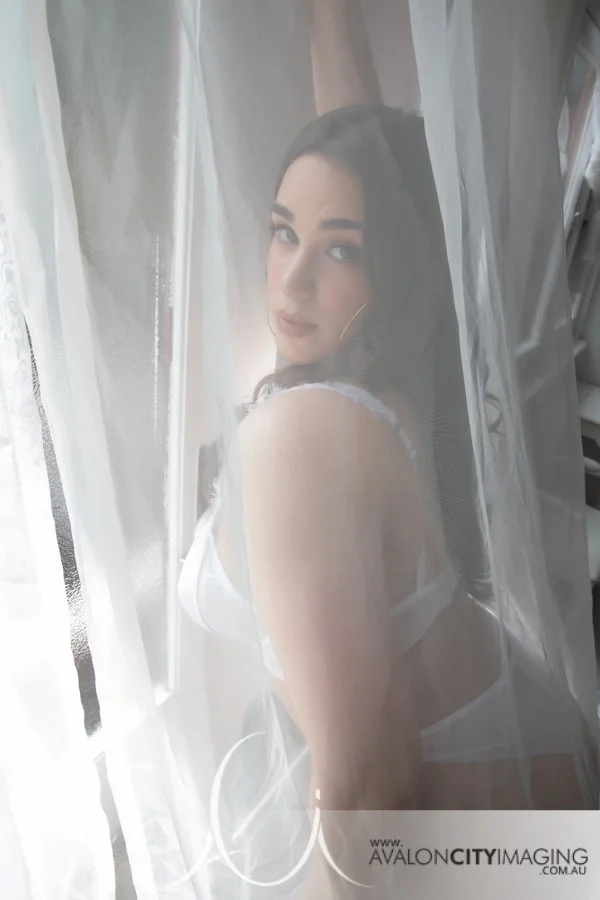 Bridal Boudoir Photography- elegant bridal light flow.jpg
