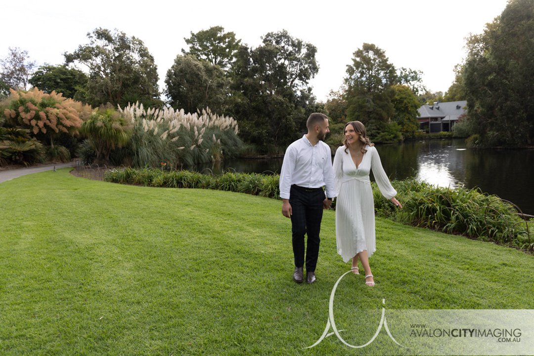 Adelaide couple and engagement photography in Adelaide Botanical Gardens