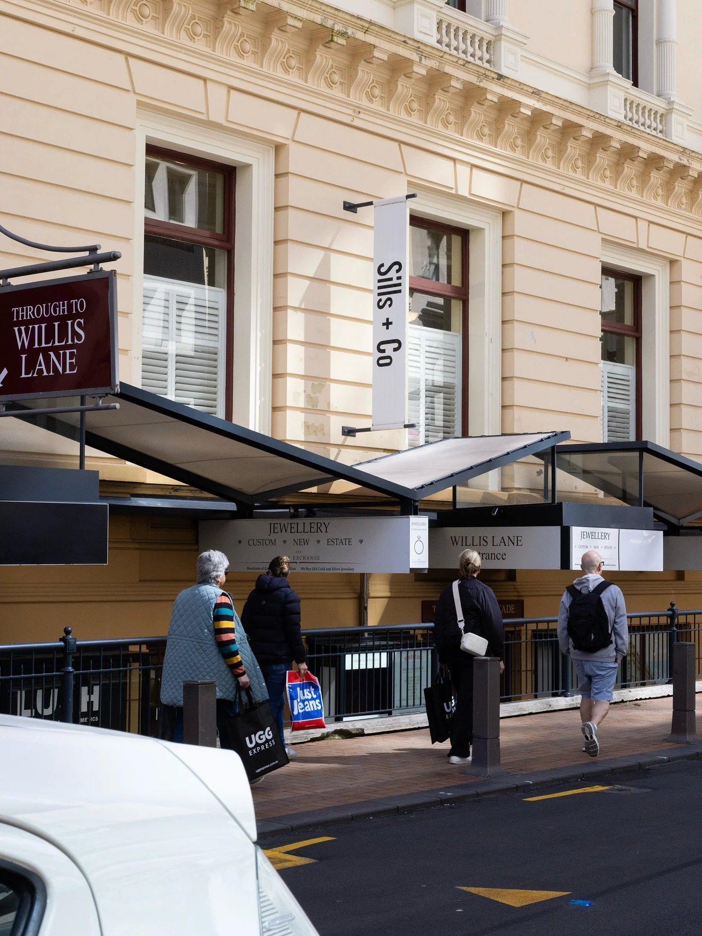 This my favourite building in Wellington. It&rsquo;s elegant, feels loved and cared for while being completely and utterly iconic.

This building was built between 1899 and 1901 as the headquarters for @bnzbank. After 70 years they moved on and now t