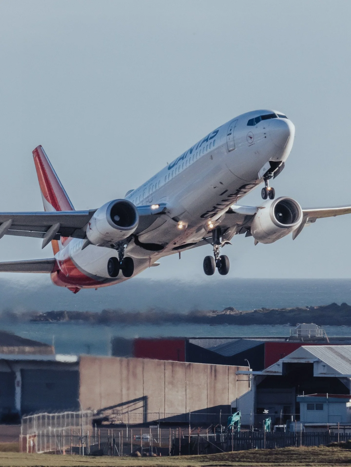 To @cityofsydney 🛫 

15 September at 4.44pm 
@qantas flight QFA164
@wellingtonairport 

#Travel #Aircraft #PlaneSpotting #AVGeek #PlanePhotography #AviationPhotography #WellingtonAirport
