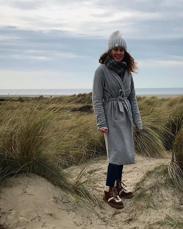 It&rsquo;s official: Winter! Eerste chocomelk &amp; muts-op-dag van dit seizoen ~ laat de sneeuw maar komen... #winteroutfit #hotchocolate #ijsselmuiden #sistertime