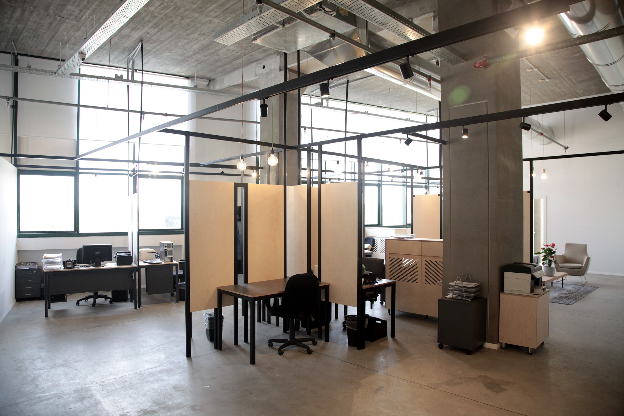 Office wood dividers and grid construction made of steel