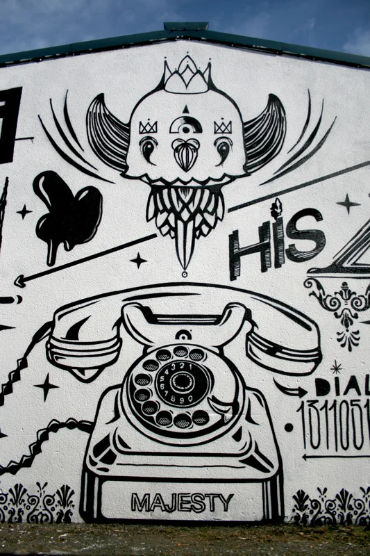 bigwhitepgeonphone.jpg