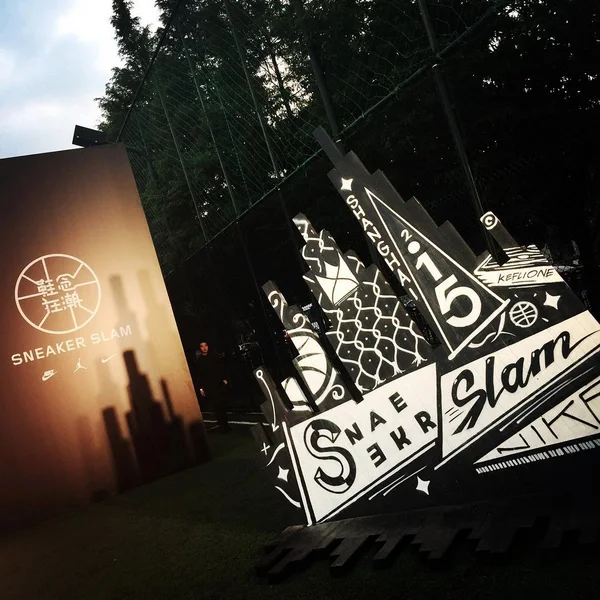 sneaker-slam2.jpg
