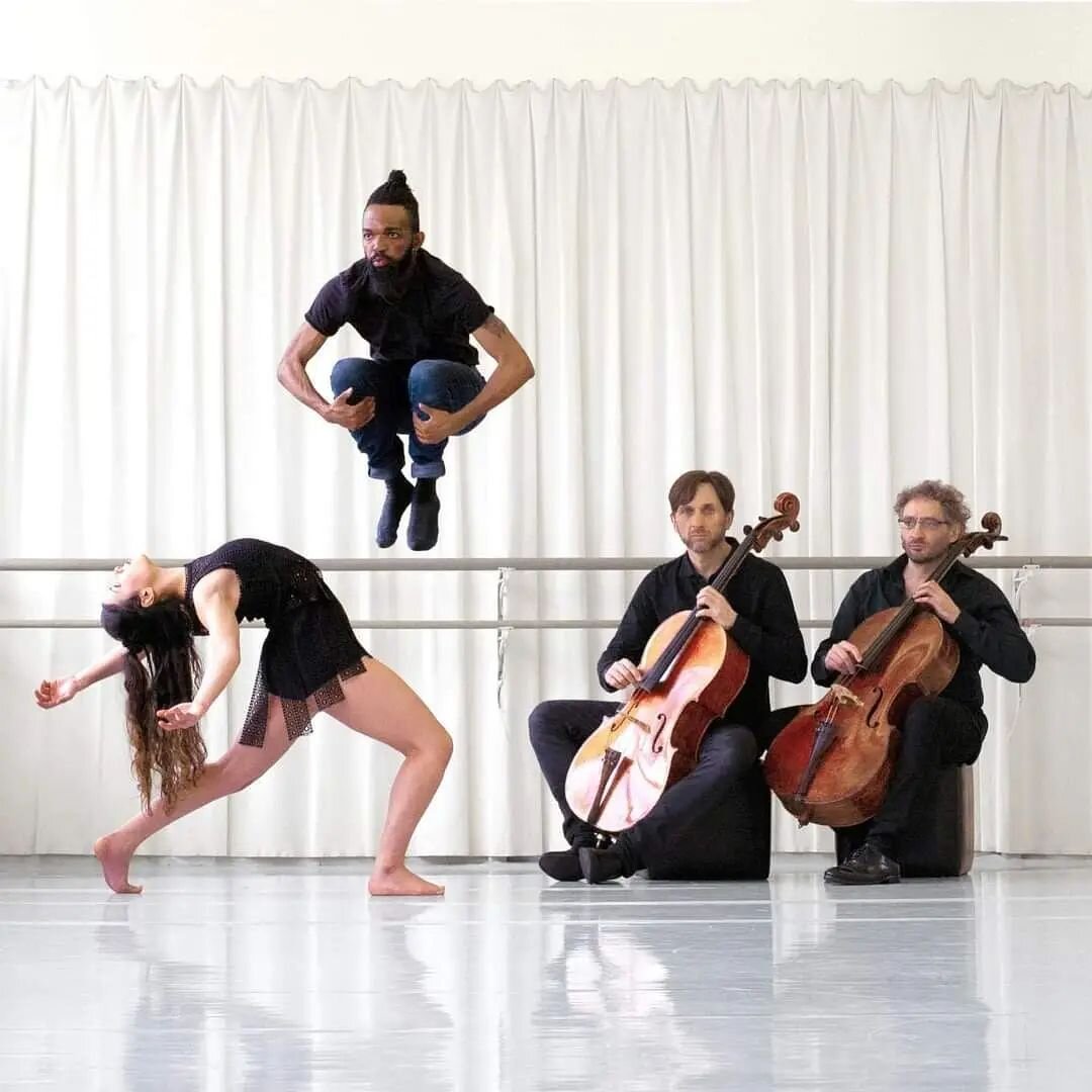 ✨ D A N C I N G  C E L L O 🎻

Une date UNIQUE il n'y en aura pas d'autres 

Dancing Cello est une collaboration entre
l' @area_jeuneballet, @compagnie_caractere
les musiciens Duo Lemon Cello (Francesco Bartoletti et Giacomo Grandia) et Sylvian Fourn