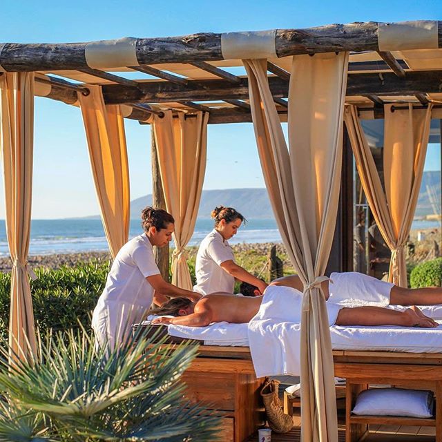 How about a relaxing massage to start your day with the sound of the waves and the ocean breeze in #Agadir☀️🌴😛 ? If you want to experience this relaxing holiday at the best price, you can count on #saharatoursinternational ! #nostress #relax #moroc