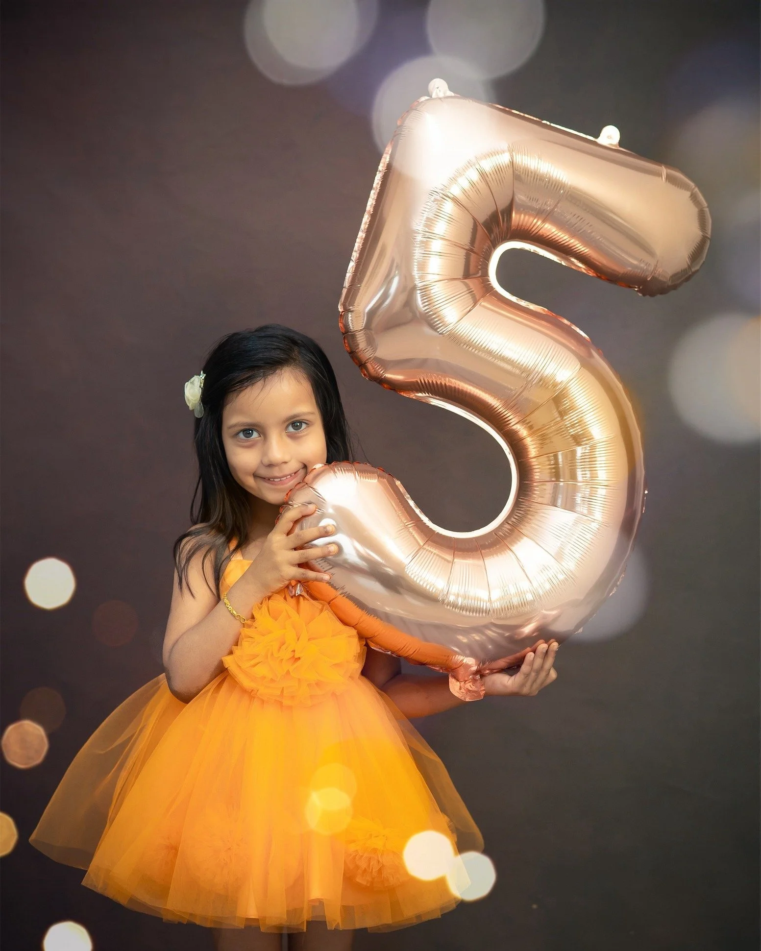 Oh, darling, don't you ever grow up
Don't you ever grow up, just stay this little
Oh, darlin', don't you ever grow up
❤ NiddledyNoddledy.com