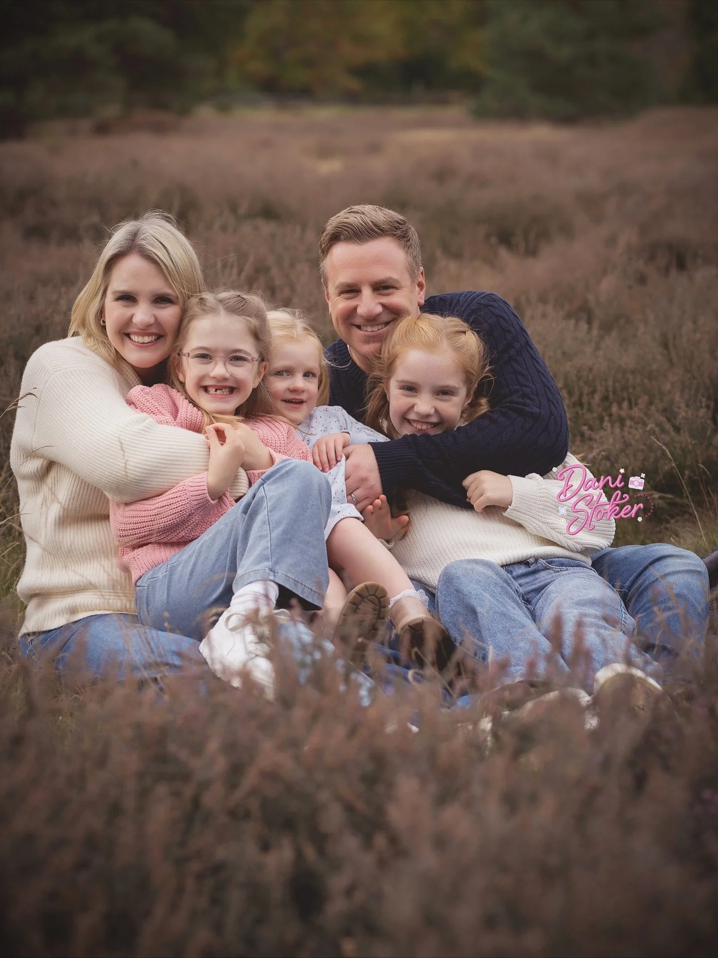 I had so much fun with this lovely family in their shoot. So much laughter and the girls showed me their gymnastics skills 🤩

#bucksfamilyphotographer #surreyfamilyphotographer 

Windsor family photographer 
Virginia water photographer 
Photographer