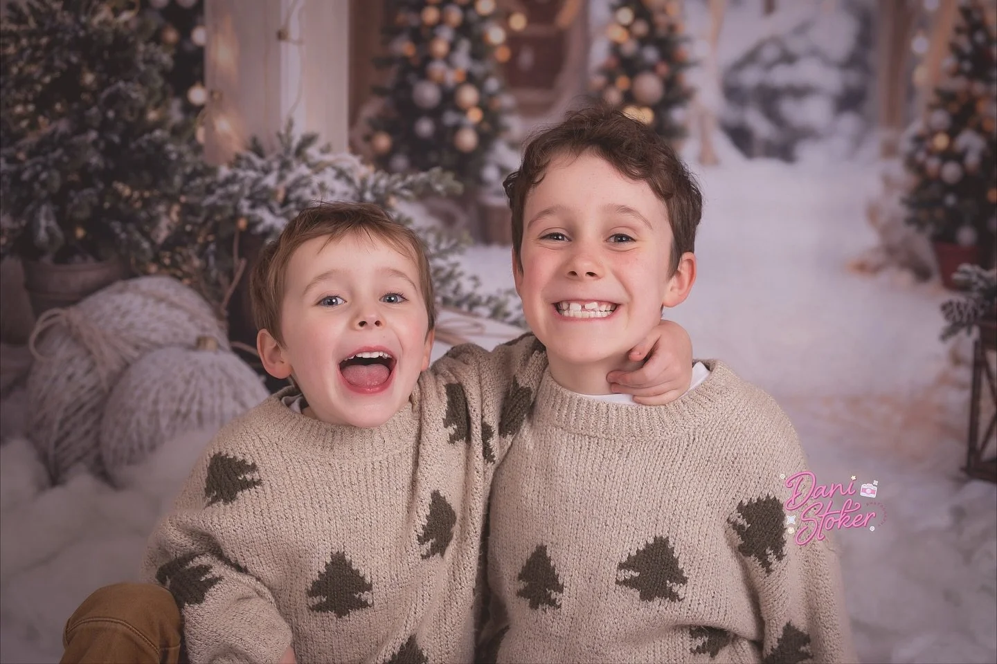 I always have the best time with these little monkeys in the studio ❤️❤️

#surreyfamilyphotographer #surreyphotographer #bucksfamilyphotographer 

Christmas photography near me
Staines family photographer