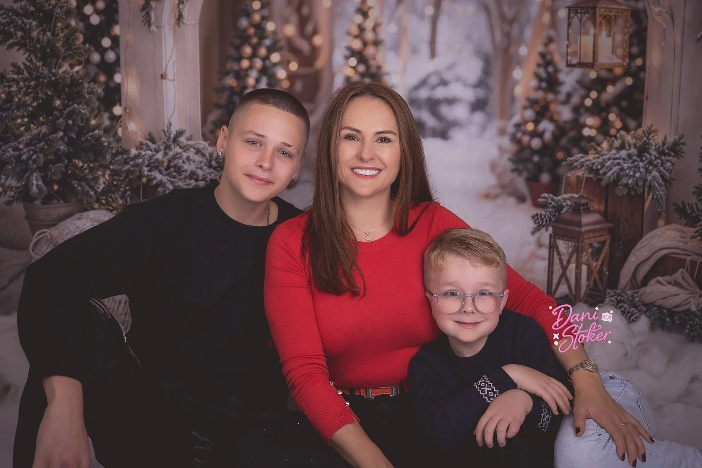 How absolutely stunning is this gorgeous mamma and her handsome boys! Such a pleasure having them in the studio ❤️

#surreyphotographer #surreyfamilyphotographer #bucksfamilyphotographer 

Christmas photography 
Family photographer near me