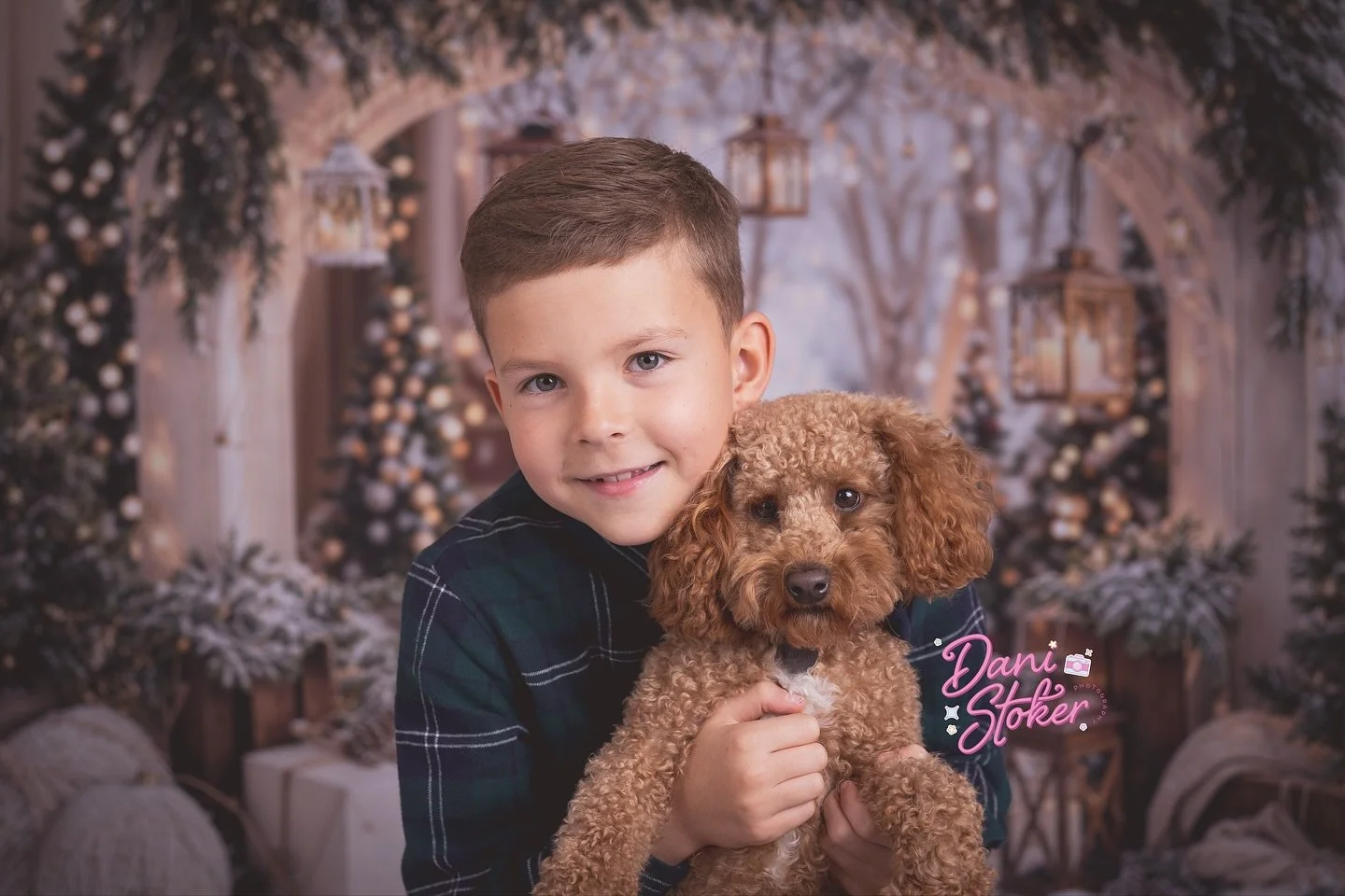 Christmas besties ❤️

#surreyphotographer #surreyfamilyphotographer #bucksfamilyphotographer #dogsofinstagram 

Christmas photography 
Family photographer near me