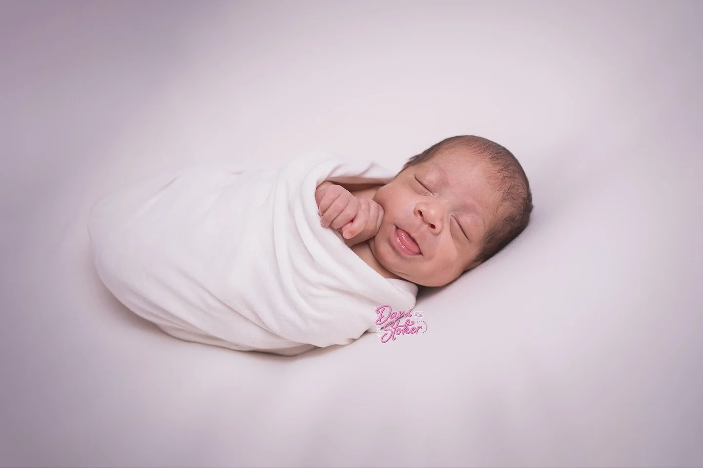 I finally got to meet this little blessing after his unexpected early arrival. He did so well in his shoot as did his big sisters 🤍

#surreynewbornphotographer #surreyphotographer #surreyfamilyphotographer 

Ascot photographer 
Staines newborn photo