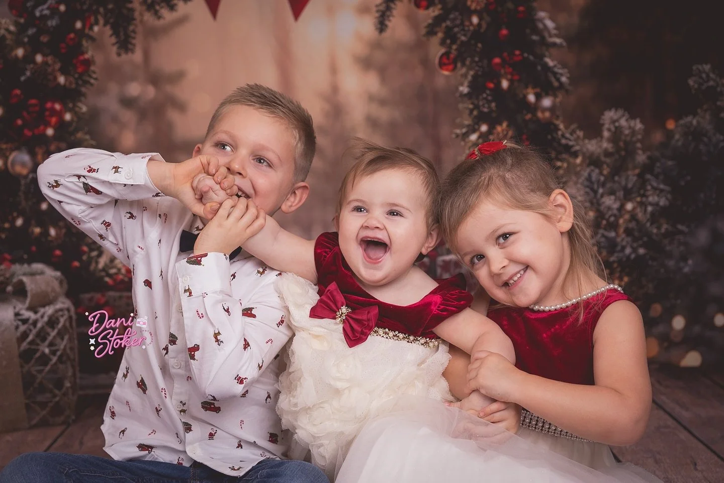 Wouldn&rsquo;t be Christmas without seeing these guys and this year there was an extra family member in the shoot ❤️
Always so much fun!

#surreyphotographer #surreyfamilyphotographer #bucksfamilyphotographer 

Christmas photography 
Family photograp