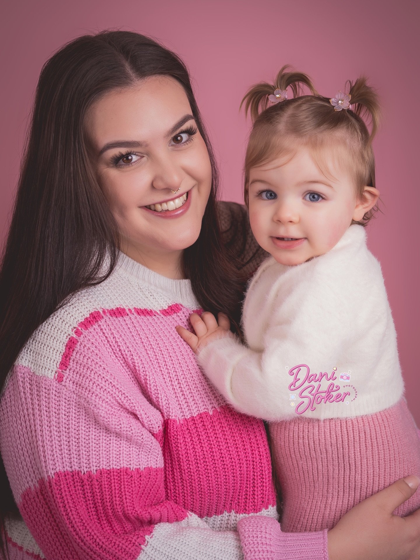 We 💖 Mummy &amp; Me time!

Don&rsquo;t forget that with every Mummy &amp; Me voucher purchase for Mother&rsquo;s Day you get a discount code for some sweet treats from @simpleandsweetsurrey 
The perfect combo for a gift for mum 💖

#mummyandme #cake