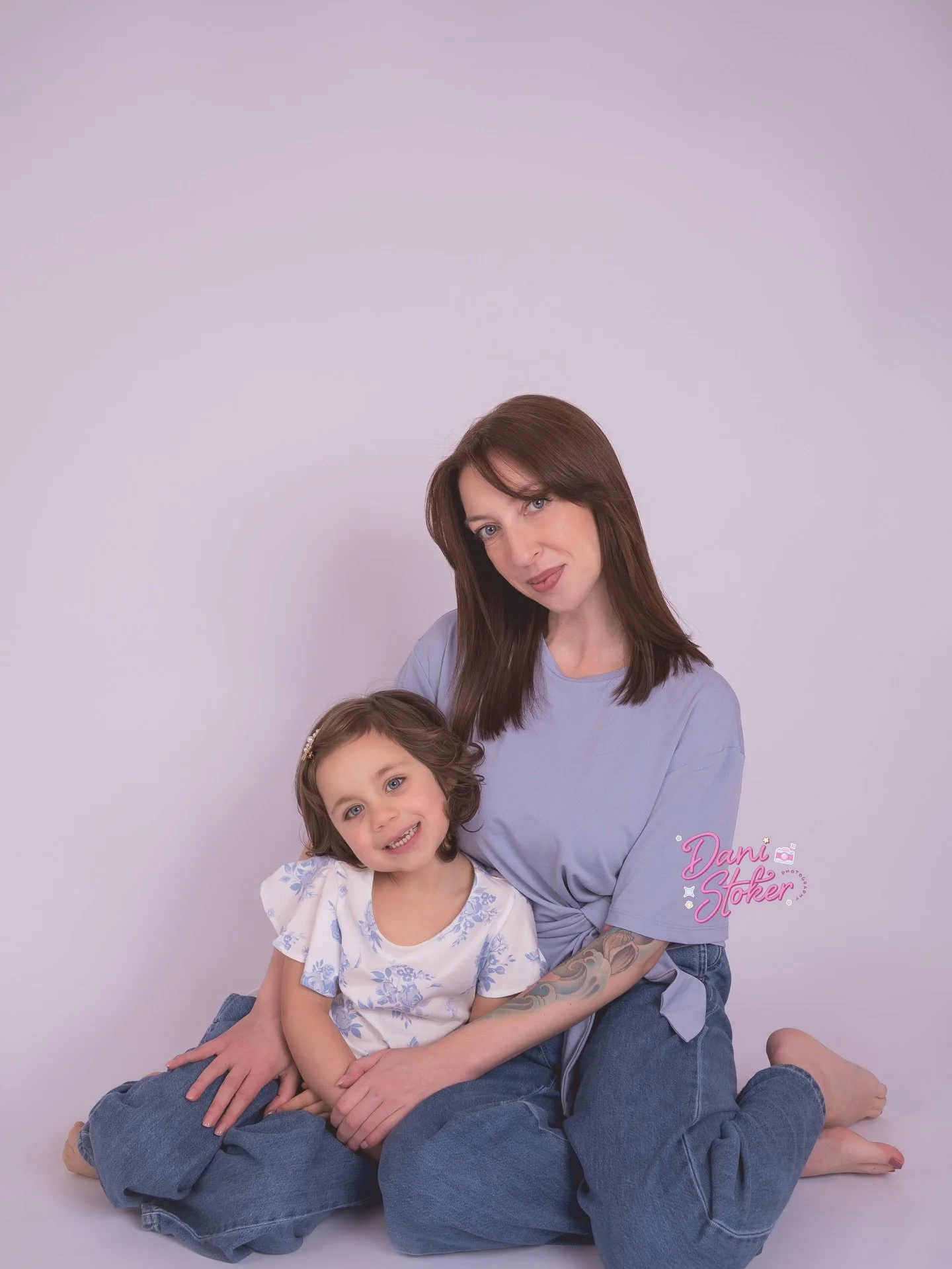 So lovely having these 2 beauties in the studio for their mummy and me session 💖

#surreyphotographer #cakesmashphotographer #mothersdaygiftidea #surreyfamilyphotographer #bucksfamilyphotographer