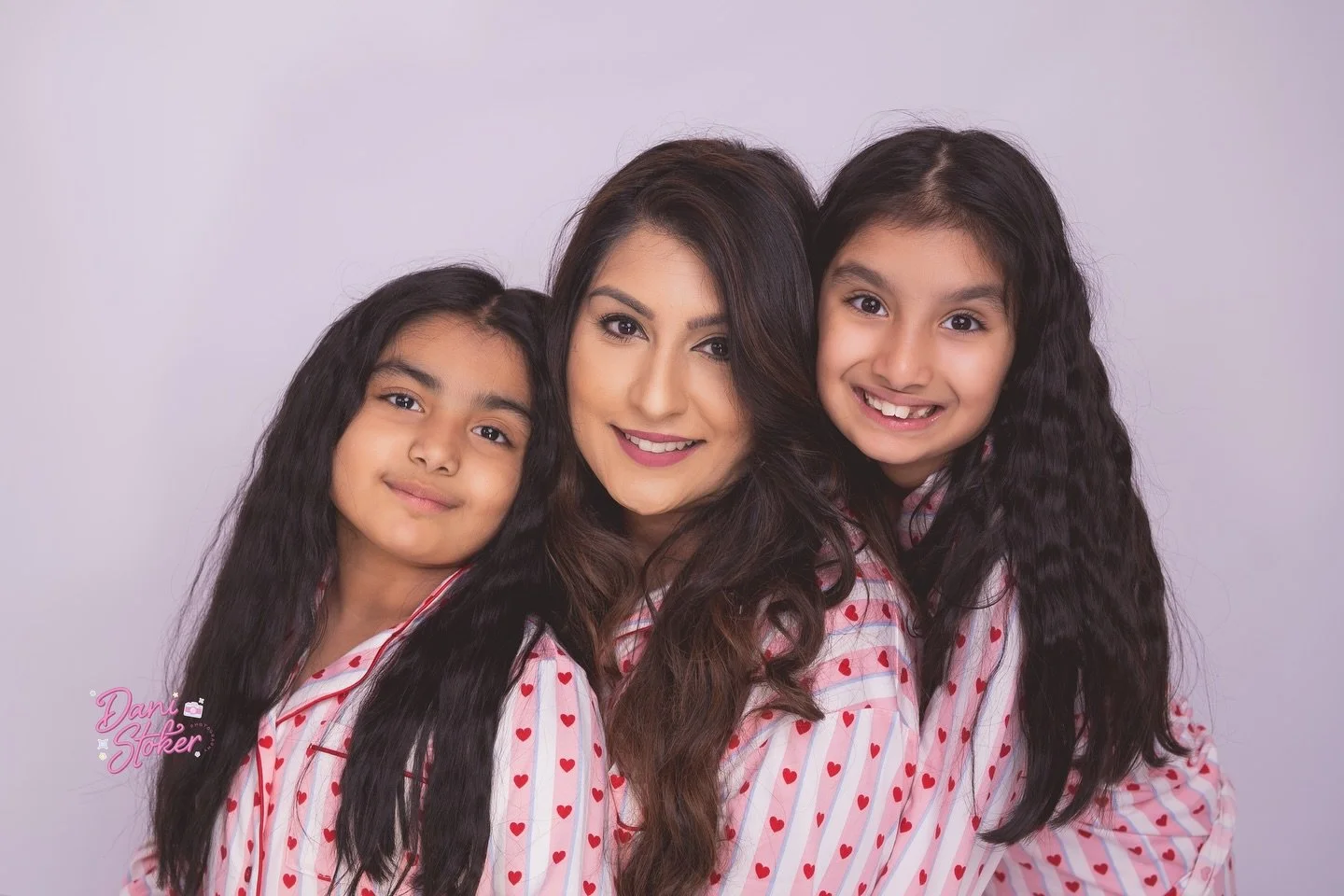 Always such a pleasure seeing these beautiful ladies! They make me smile so much ❤️

#surreyphotographer #cakesmashphotographer #mothersdaygiftidea #surreyfamilyphotographer #bucksfamilyphotographer
