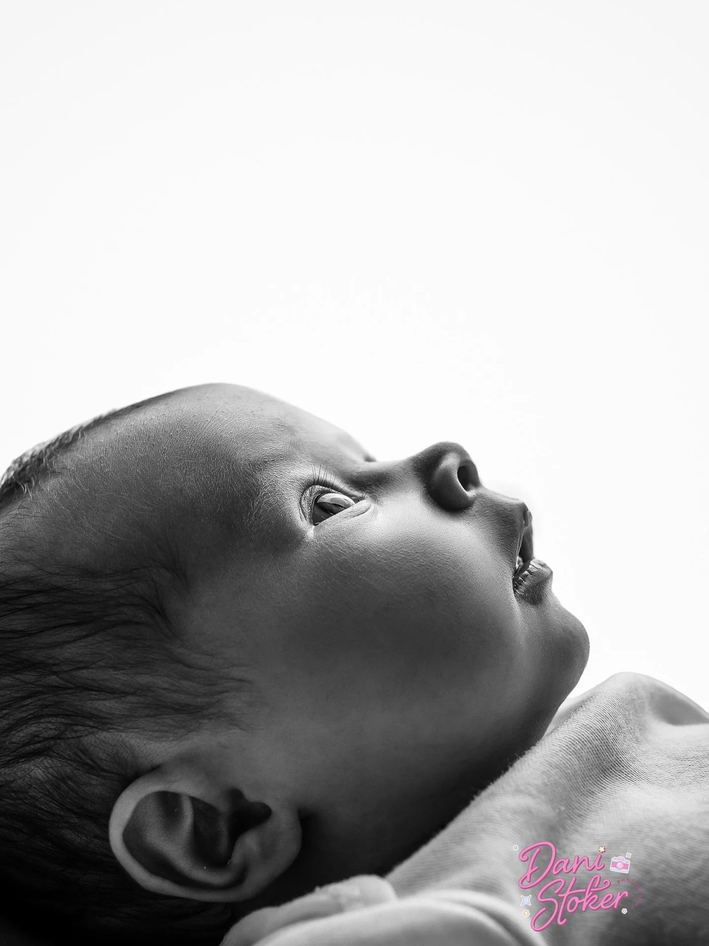 Teeny tiny details 🖤

#surreynewbornphotographer #surreyphotographer #bucksmums #bucksfamilyphotographer #newbornphotography