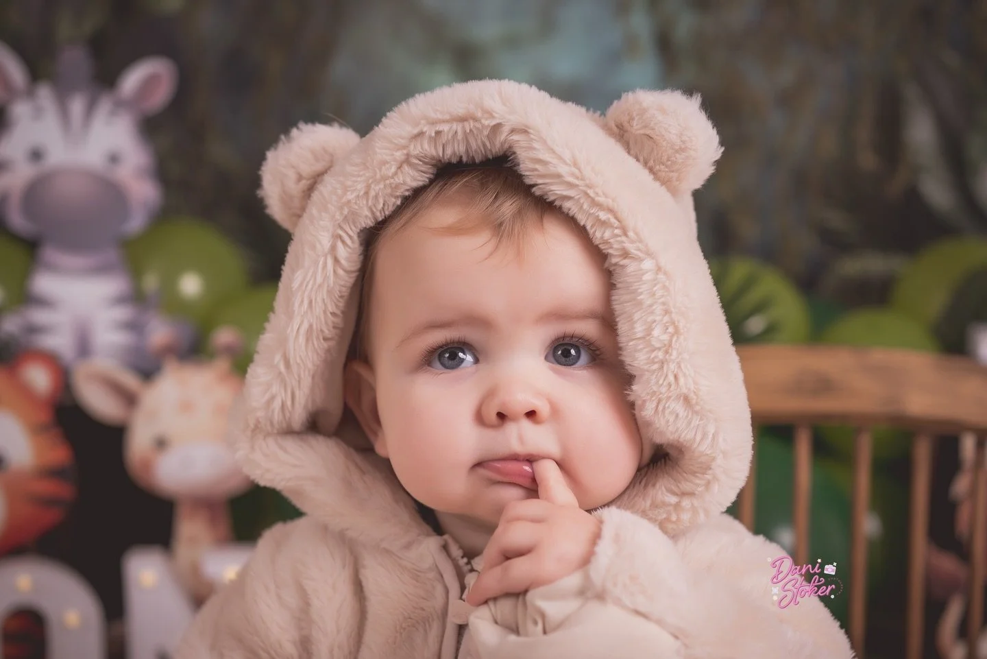 Oh the cutest little bear 🐻 

#surreyfamilyphotographer #surreynewbornphotographer #bucksmums #hampshiremums #surreycakesmashphotographer