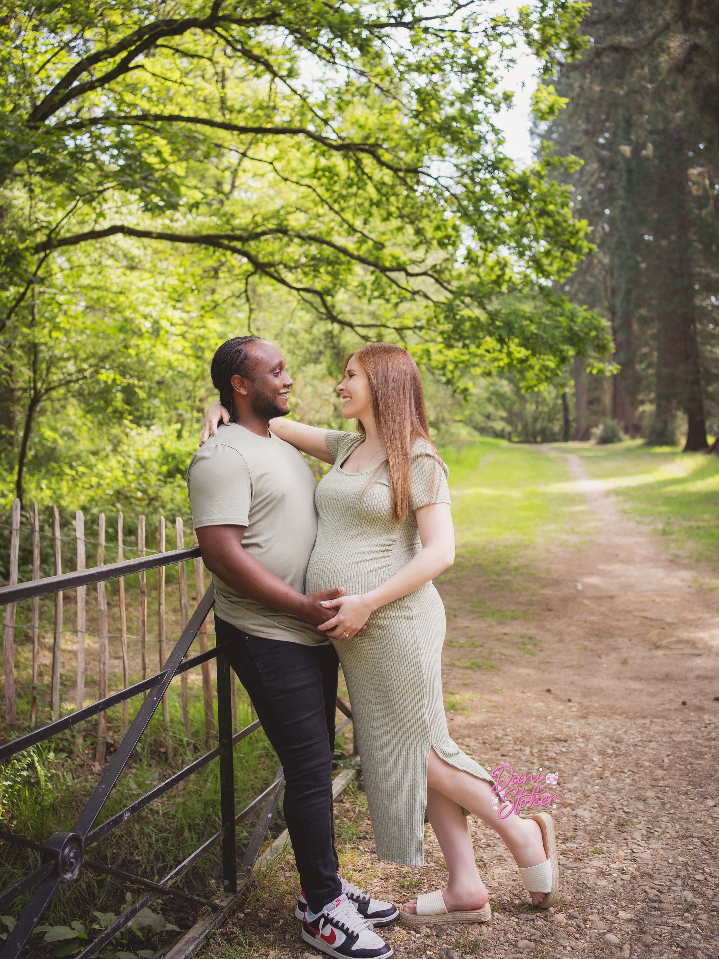 Couldn&rsquo;t be more excited for these 2 beautiful humans!
Cant wait to meet baby ❤️

#surreyfamilyphotographer #surreynewbornphotographer #bucksmums #hampshiremums #bucksnewbornphotographer