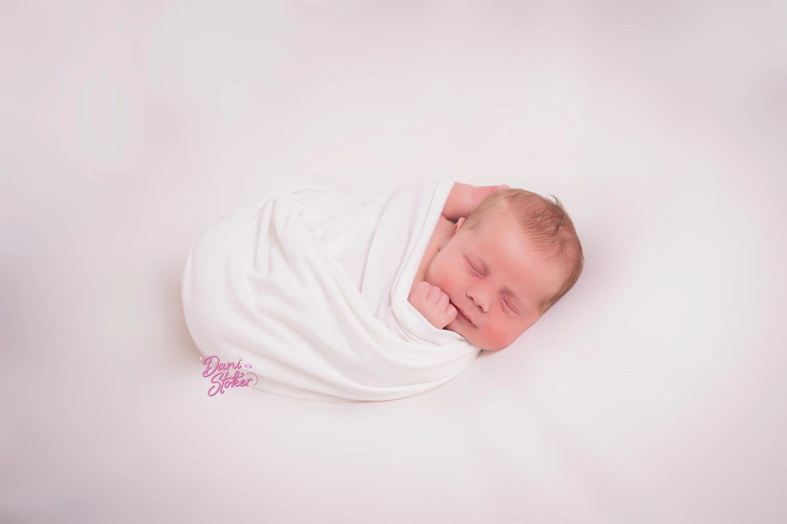 A bundle of cuteness&hellip;look at those cheeks!
Swipe for the sweetest smile ❤️

#surreyfamilyphotographer #surreynewbornphotographer #bucksmums #hampshiremums #bucksnewbornphotographer