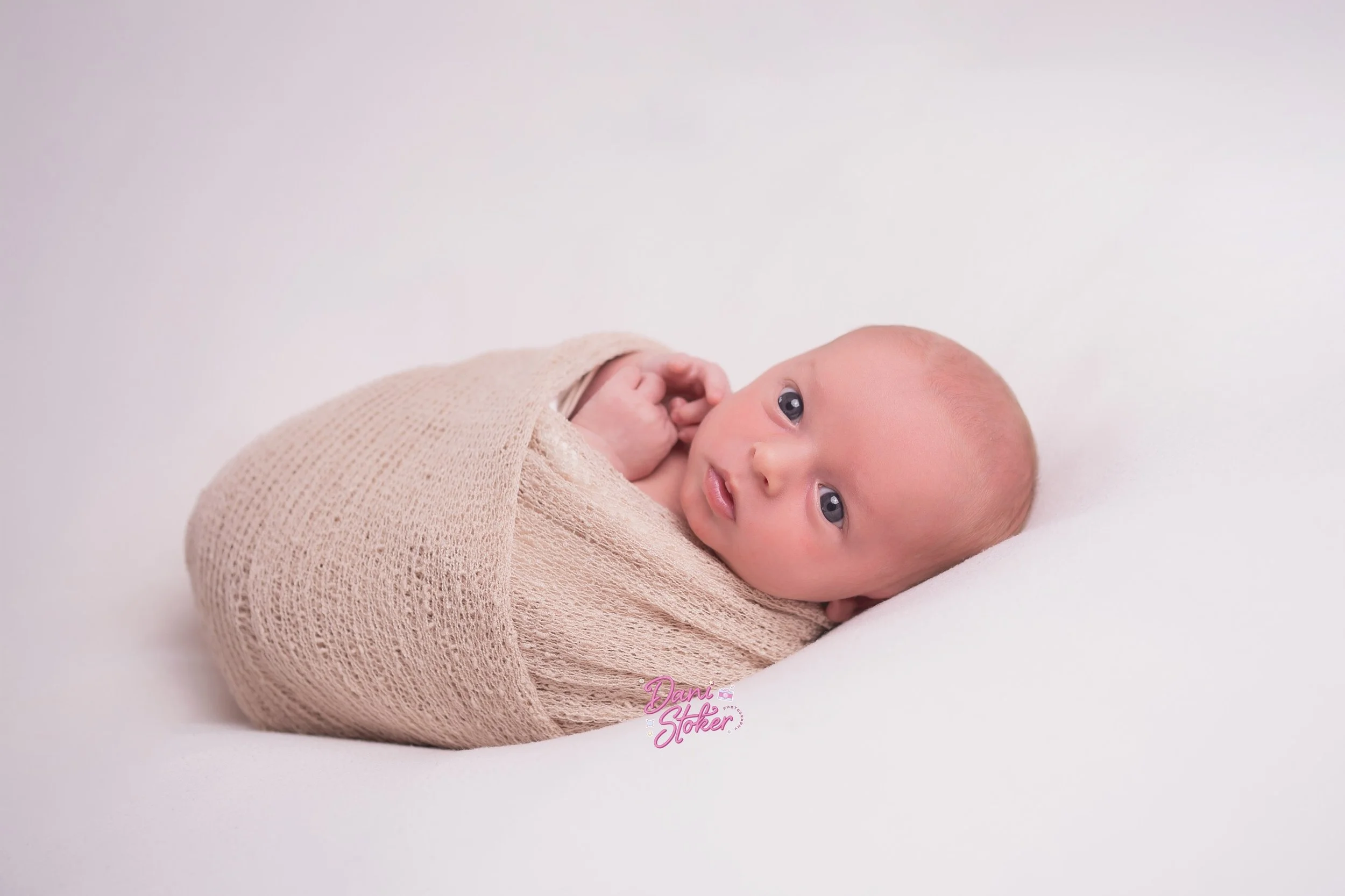 Those little hands 💙

#surreyfamilyphotographer #surreynewbornphotographer #bucksmums #hampshiremums #bucksnewbornphotographer