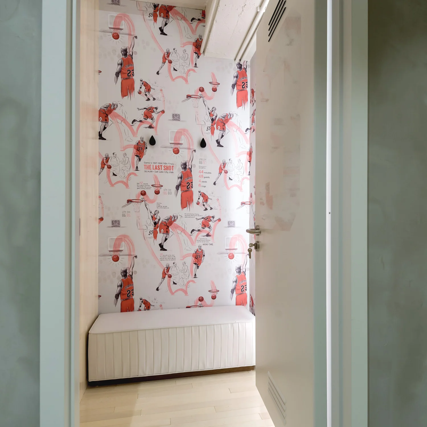 Chris-Edser-the-last-shot-changeroom.jpg