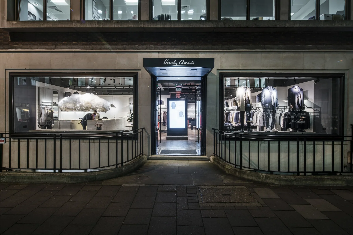 onebigcompany-design-art-direction-retail-marketing-window-display-hardy-amies-4.jpg