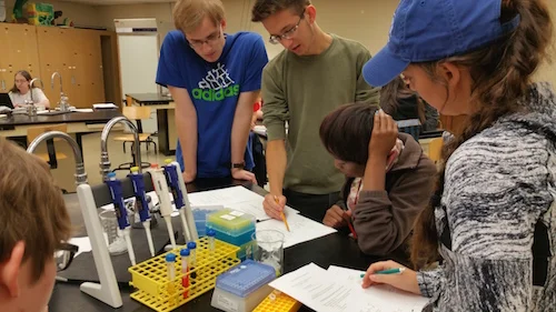 UDM BUILD Scholar Freshmen in the Research Laboratory (Photo by University of Detroit Mercy)