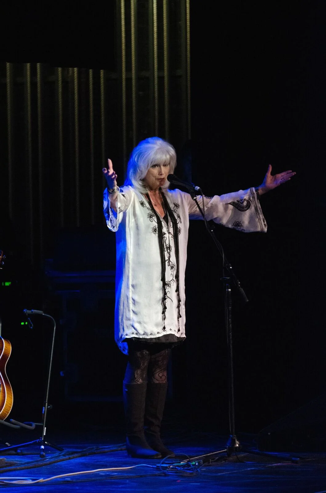 Emmylou Harris welcomes the crowd at Pabst Theater in Milwaukee, WI (Photo by Jesse Lee, Marquette University)