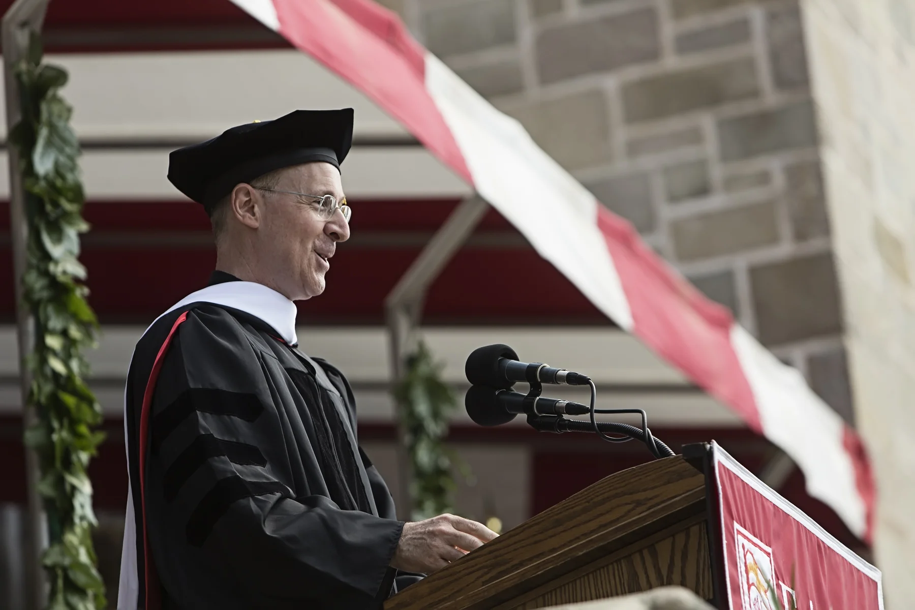 REV. JAMES MARTIN, S.J. ADDRESSING THE CLASS OF 2015 AT FAIRFIELD UNIVERSITY (PHOTO BY FAIRFIELD UNIVERSITY)
