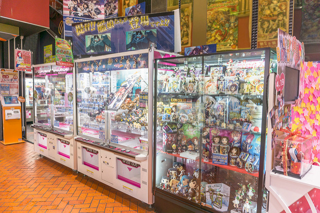 More Crane Games from Club Sega in Akihabara, Tokyo. Photo by: Flickr@IQRemix 