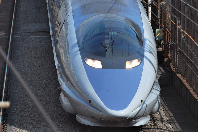 The JR Tokai's 500 series model, according to the author of the picture, was the first bullet train which reached the speed of 300km/h and its narrow body became less-imperative towards traveling users as a more wider & newer version of the Shinkansen, the 700 series, which came out with the same swiftness as its ancestral model, the 500 series. Photo by: Flickr@ykanazawa1999 