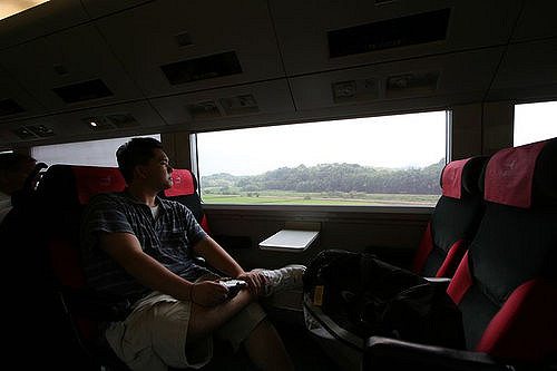 Some reserved seats can even turn around at the opposite direction from the original direction for family travelers etc. Photo by: Flickr@kyler kwock