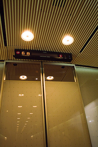 Photo of the jiyuseki front by a passenger, where the guest mentions that the nonreserved seat was sold out for purchase due to its high demand on this particular train ride. Photo by: Flickr@Masaaki Komori