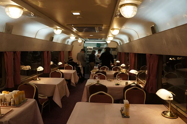 Most possibly similar to the dinning areas of the Hokutosei Hotel, this section of the train carrier is attributed with the interrior designs of the Hokutosei Train Hotel. Photo by:Flickr@hirotomo t