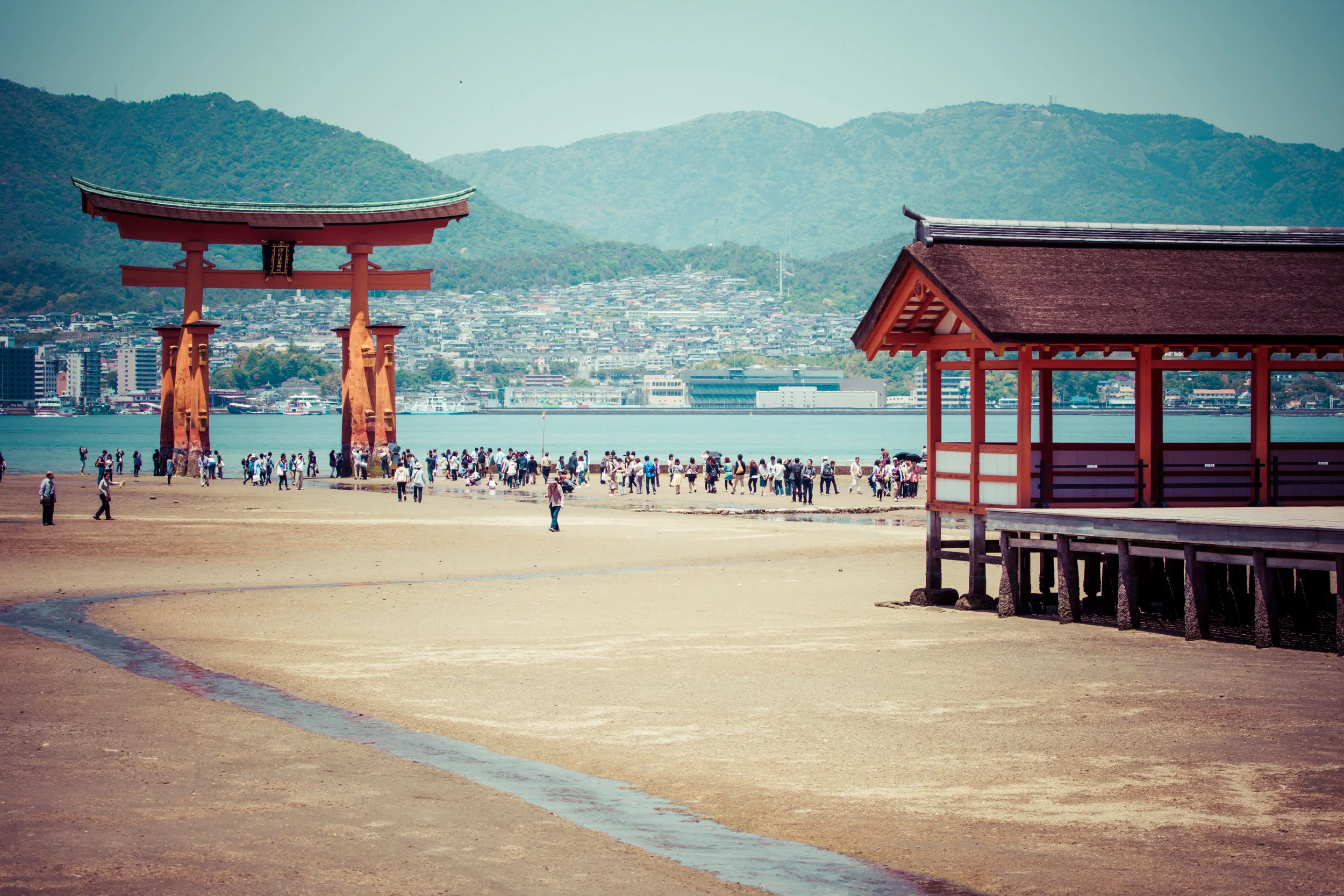 Hiroshima_lowtide.jpg