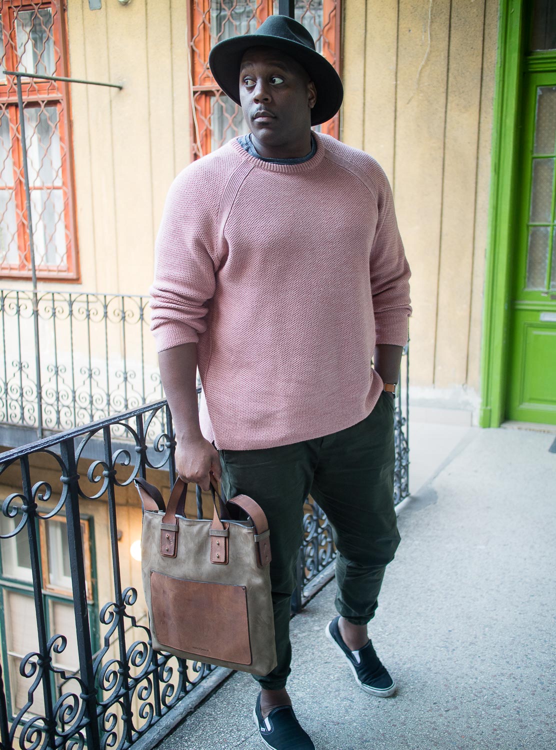Tote Bag - Ruitertassen | Bronson Fedora (currently on sale) - All Saints | Tee (similar here)- Bershka | Top (similar here) - River Island | Jogger Trousers - Bershka | Trainers - Vans