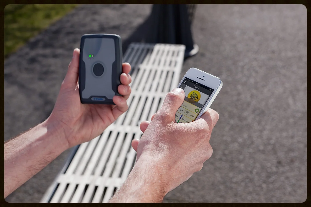 Trimble® R1 GNSS Receiver