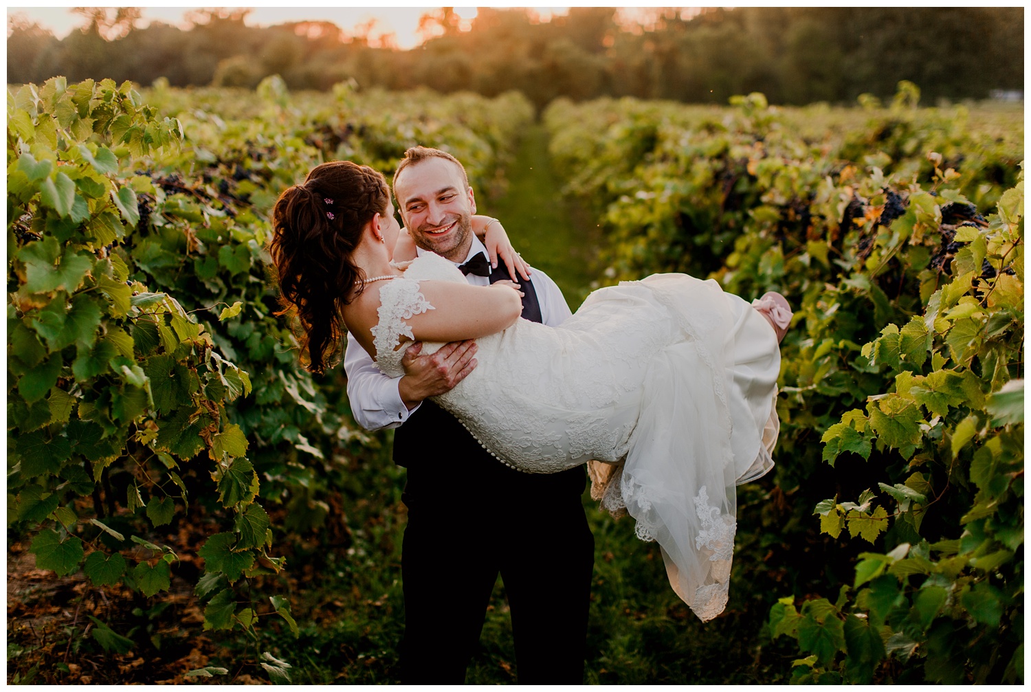 12cornersvineyardtentweddingbentonharbormichigangingertownphotography84.jpg