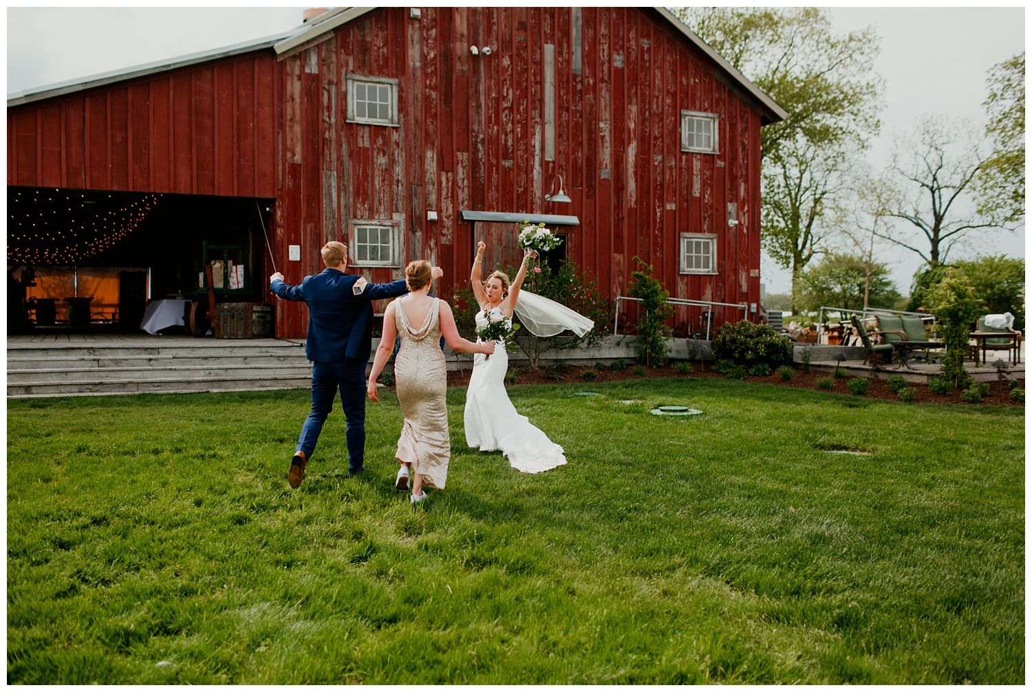 blissfulbarn threeoaks michigan wedding photography journeymandistillery85.jpg