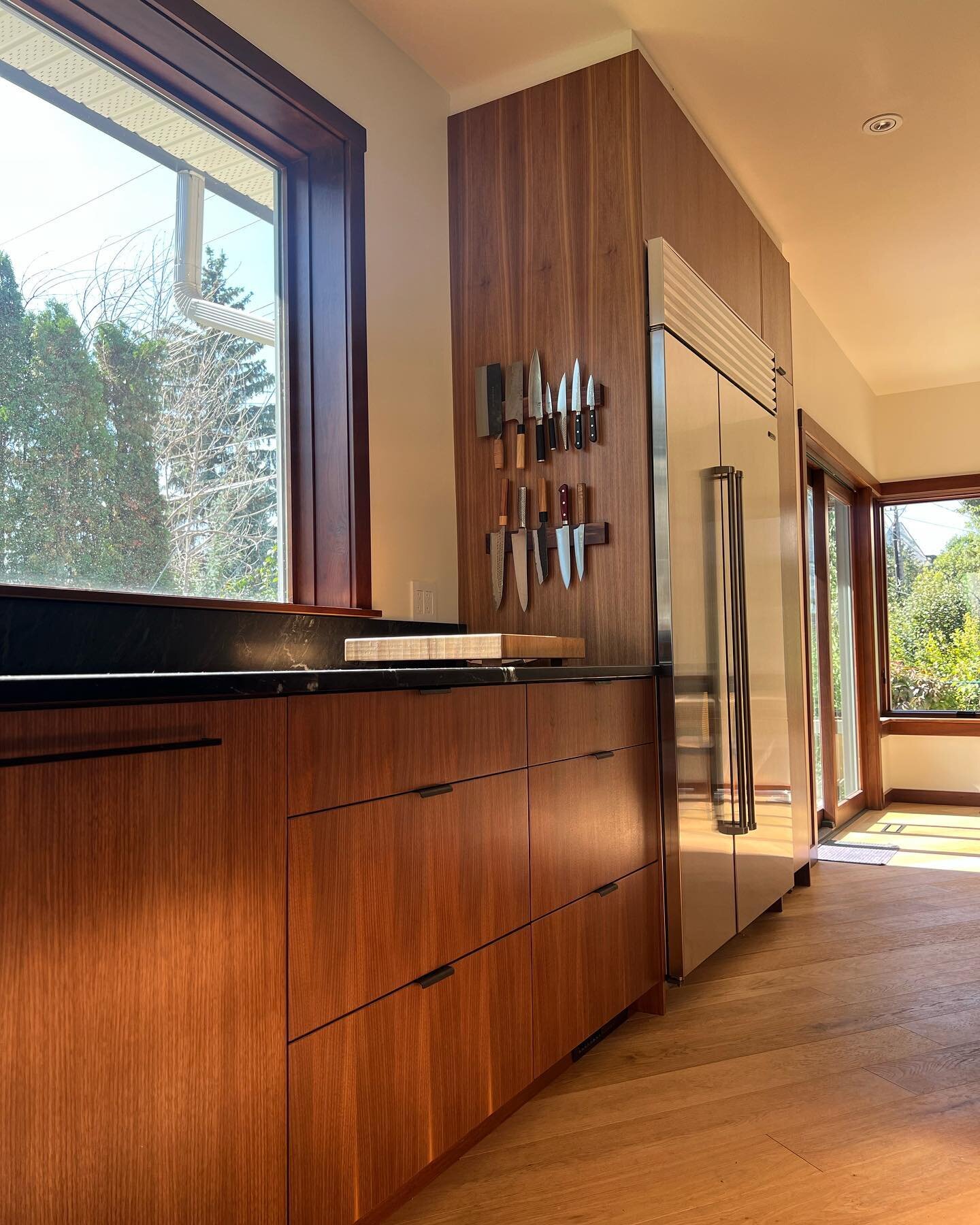 And the millwork is complete! We are loving the end result of this project 😍 @attechcustomwoodwork  #millwork #kitchen #mudroom #vanity #interiordesign #designinspo