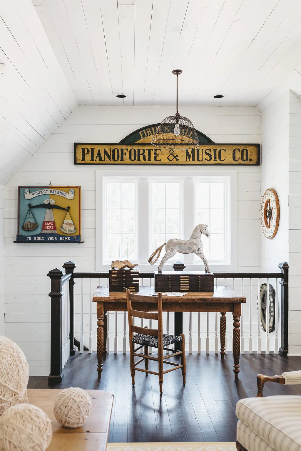 The writer's loft at the home of Sheryl Crow. City Farmhouse Style Photography: Alissa Saylor