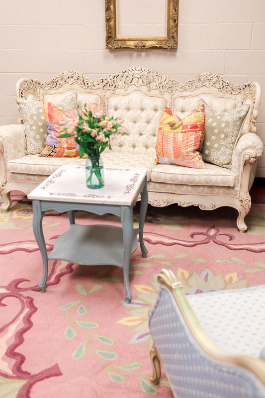  The Persian Rug Gallery's pink floral rug used in Kelsea Ballerini's dressing room at CMA Fest | City Farmhouse Interior Design