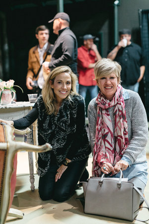 Sheryl Crow shopping at the November City Farmhouse Pop Up Fair