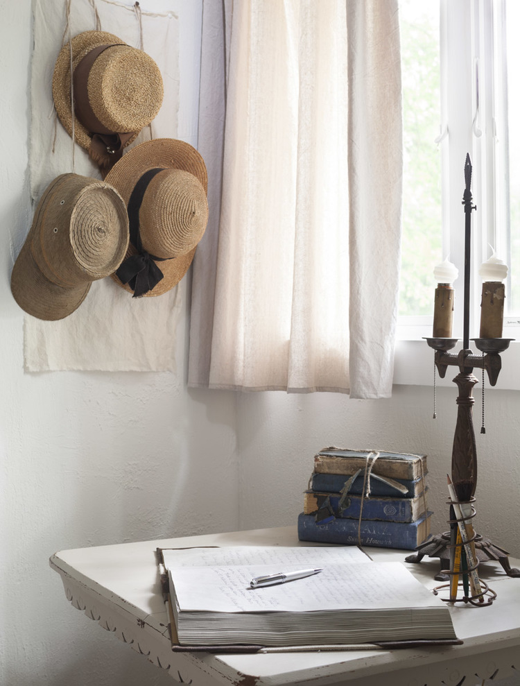 The Storybook Cottage features vintage and antiques | City Farmhouse